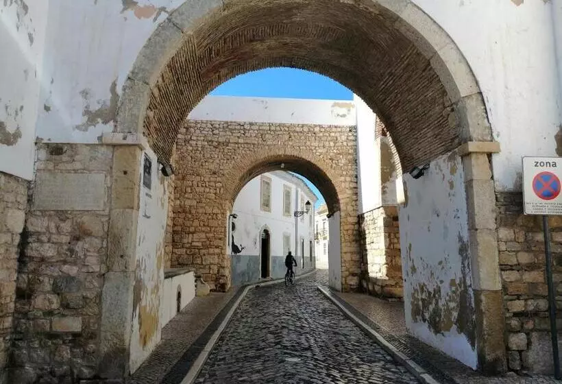 پانسیون The Portuguese Element