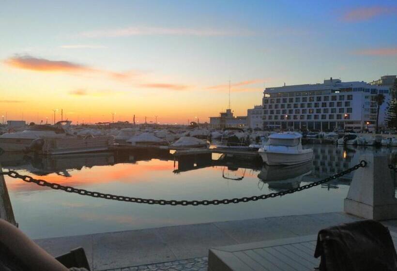 پانسیون The Portuguese Element