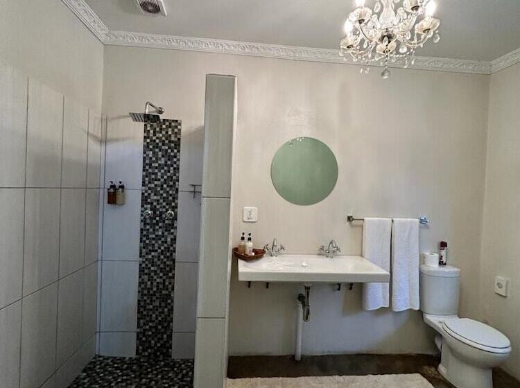 Pension Calla Lily Guesthouse