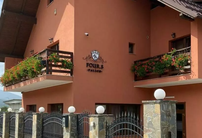 پانسیون Four S Palace