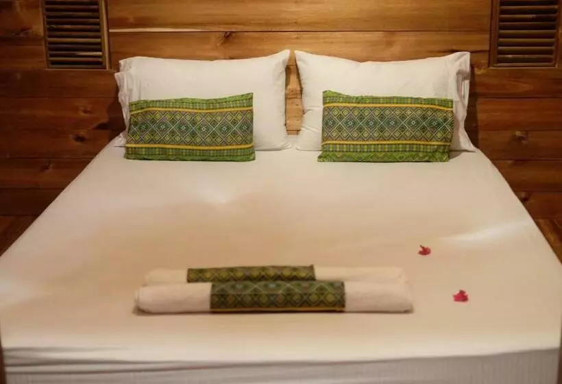 Majatalo Palayan Paradise Huts