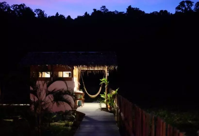 Majatalo Palayan Paradise Huts