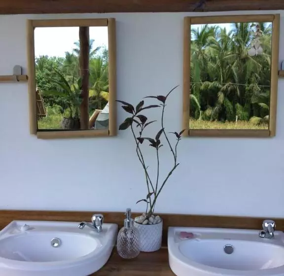 Majatalo Palayan Paradise Huts