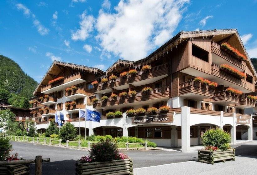 Отель Au Coeur Du Village