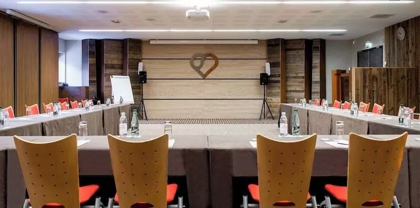 Отель Au Coeur Du Village