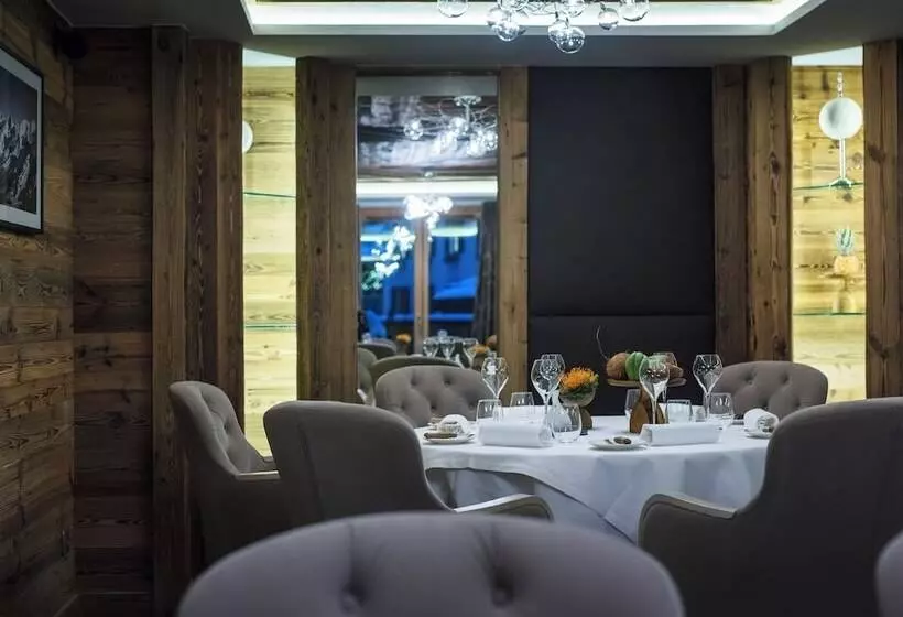 Отель Au Coeur Du Village