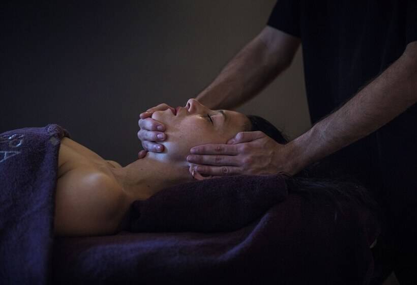 Отель Au Coeur Du Village