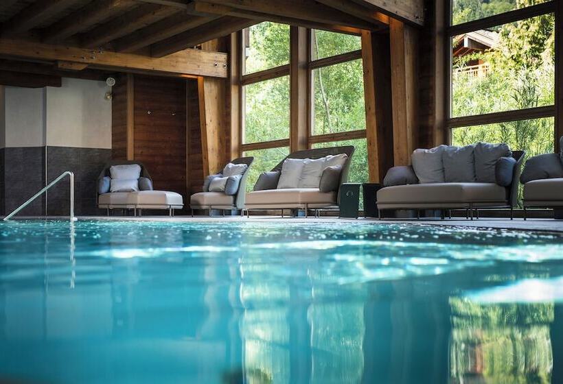 Отель Au Coeur Du Village