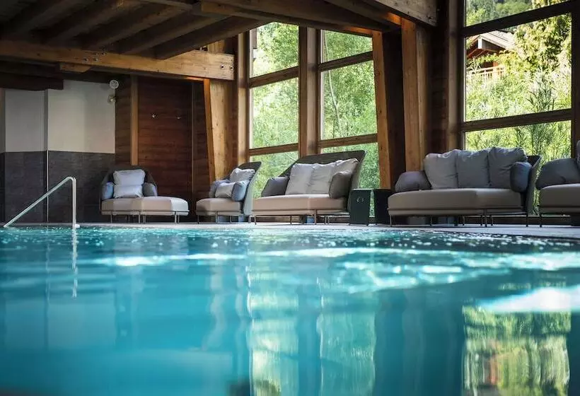 Отель Au Coeur Du Village