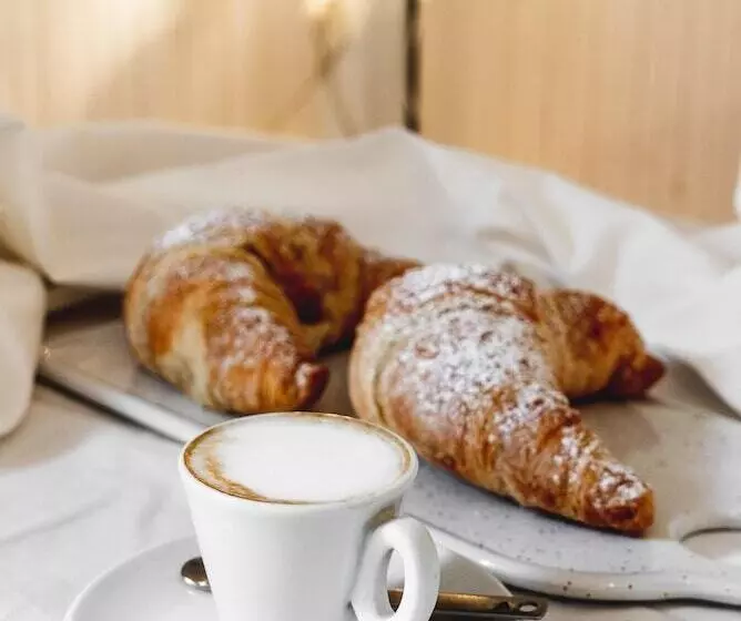 Отель Bettina Garni