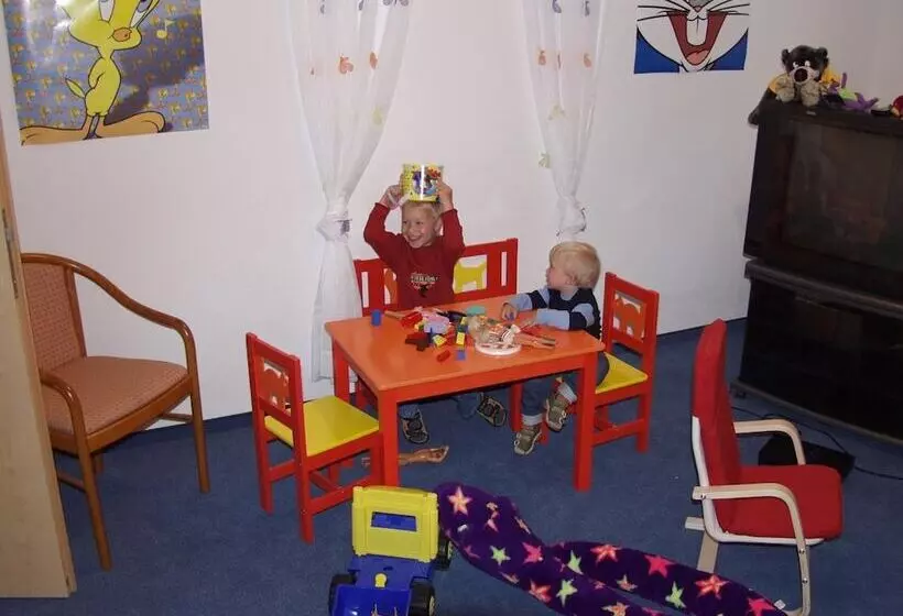 Отель Bettina Garni