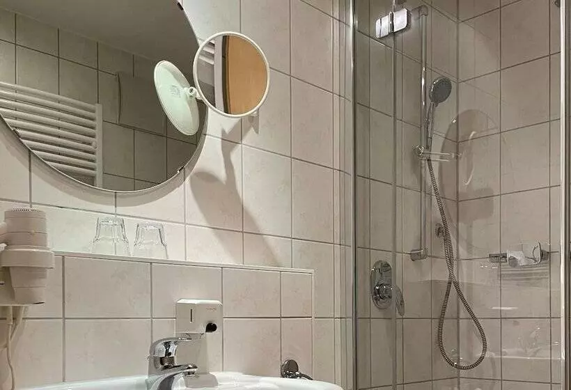 Отель Bettina Garni