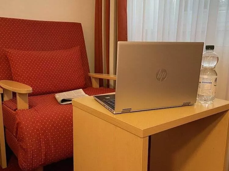 Отель Bettina Garni