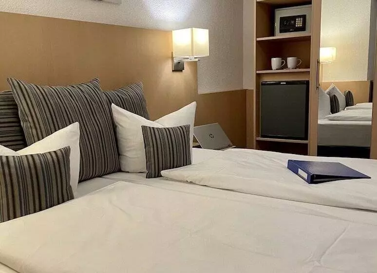 Отель Bettina Garni