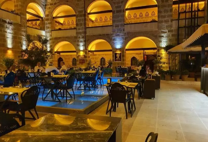 Hotel Kanuni Kervansaray Historical