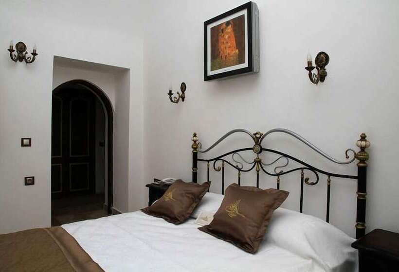 هتل Kanuni Kervansaray Historical