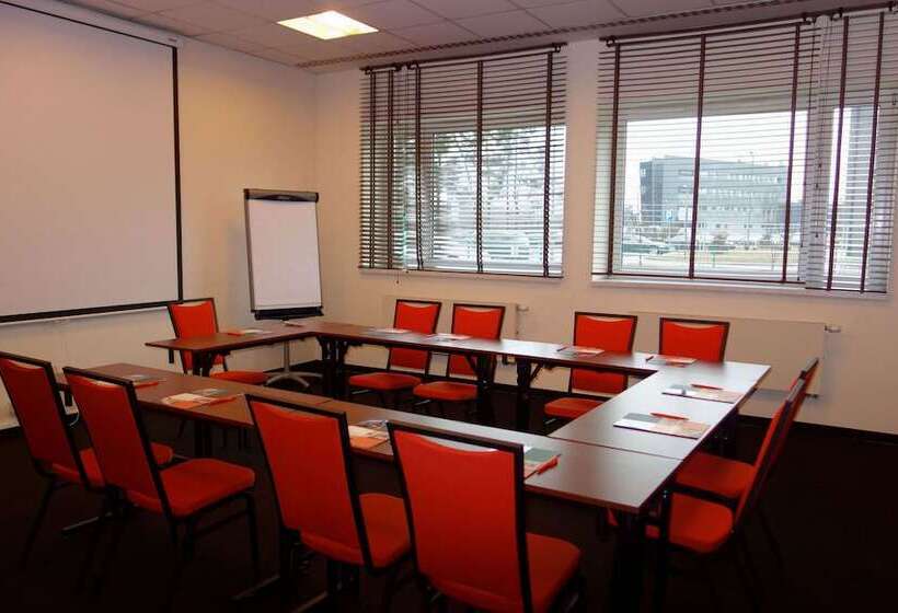 ホテル Desilva Inn Katowice Airport