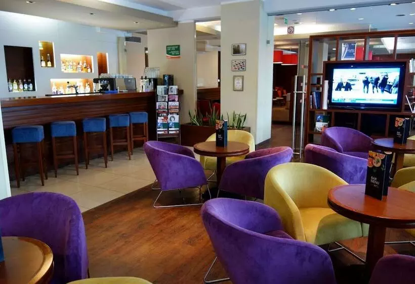 Отель Desilva Inn Katowice Airport