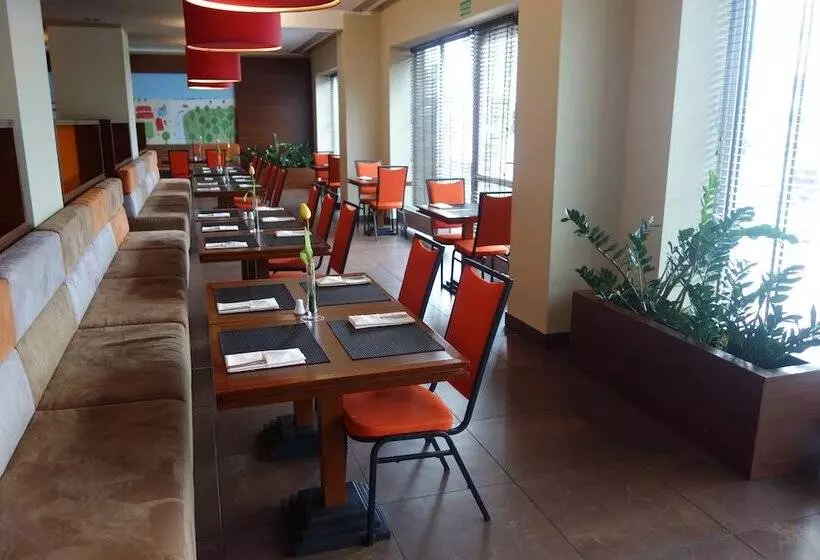 Отель Desilva Inn Katowice Airport