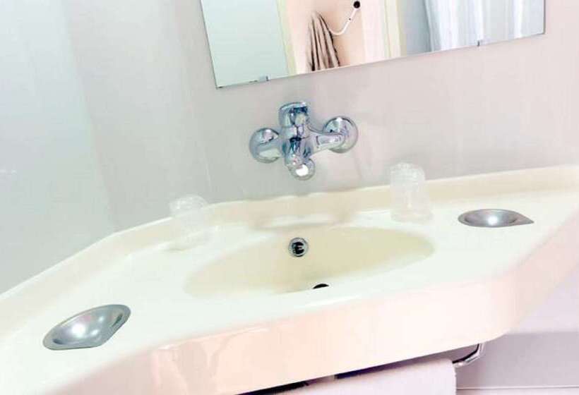 هتل Premiere Classe Lille Nord Roncq