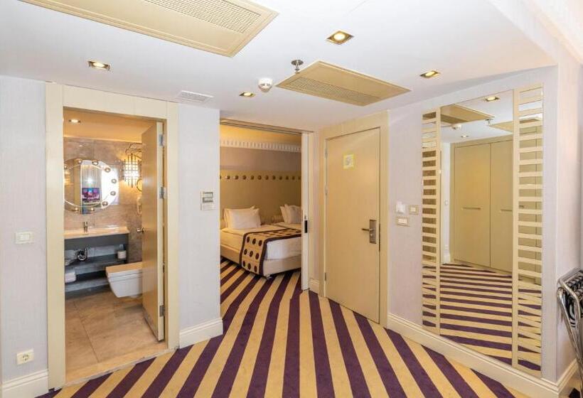 ホテル Taxim Hill