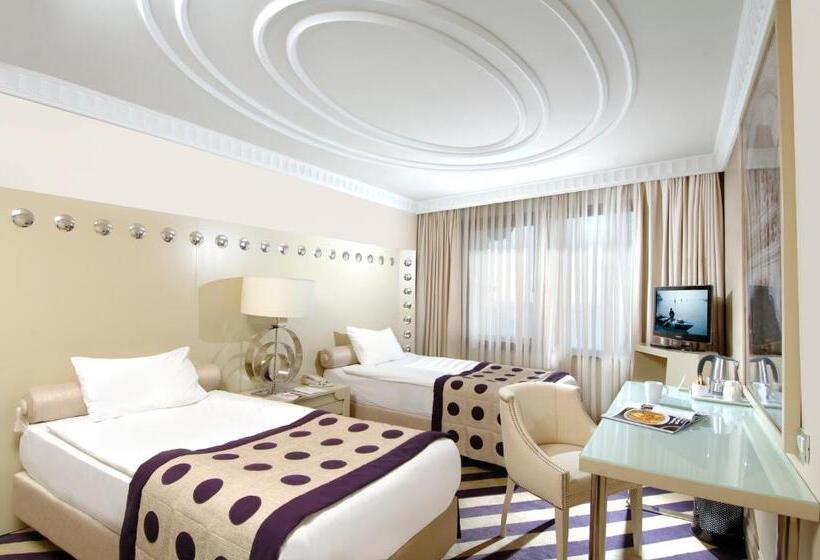 ホテル Taxim Hill