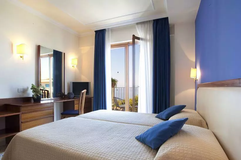 בית מלון כפרי Tirrenia