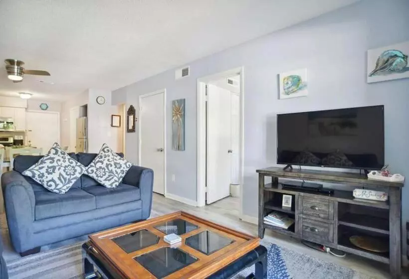 5 Stars Peaceful Condo   7 Min Walk To The Beach