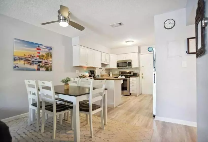 5 Stars Peaceful Condo   7 Min Walk To The Beach