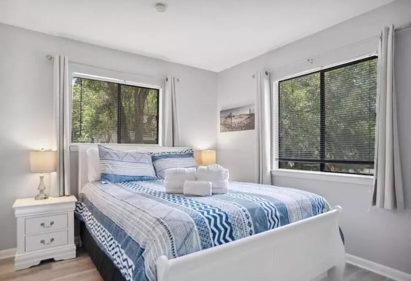 5 Stars Peaceful Condo   7 Min Walk To The Beach