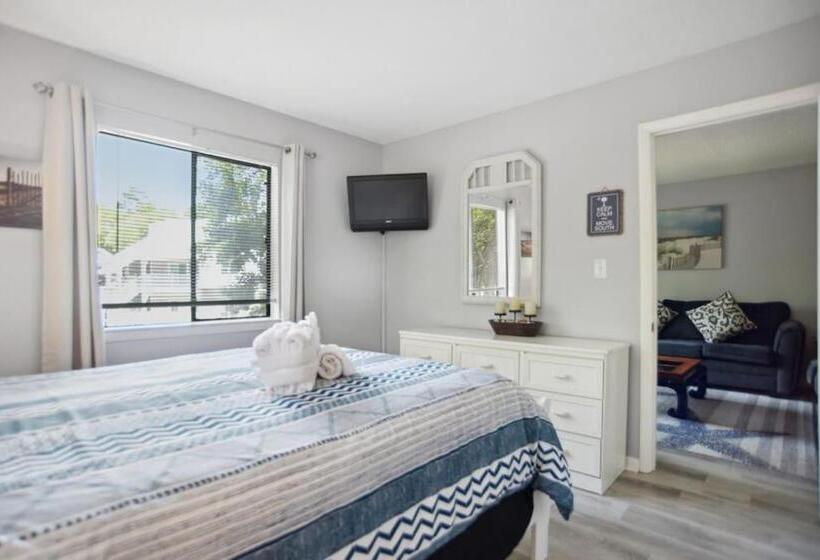 5 Stars Peaceful Condo 7 Min Walk To The Beach