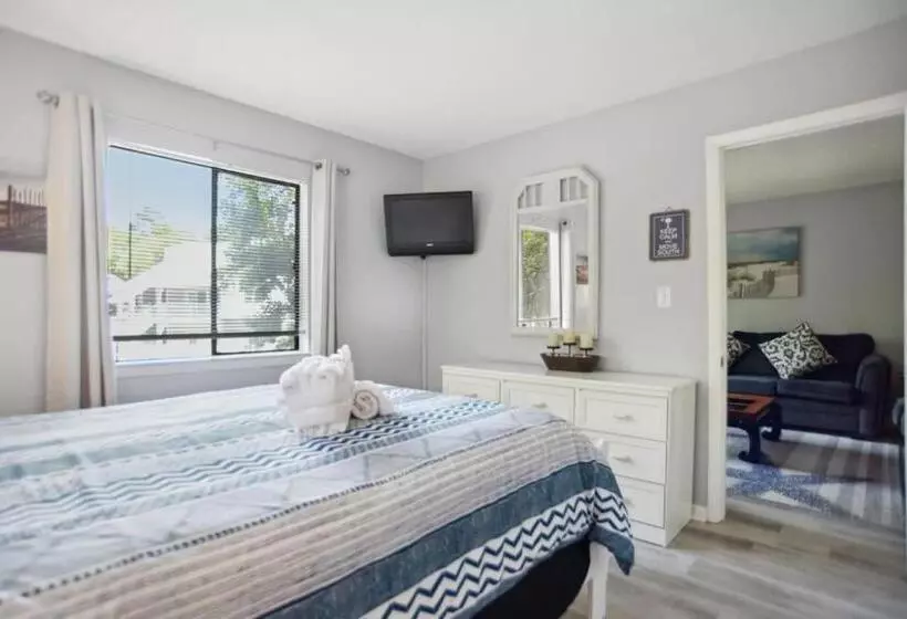 5 Stars Peaceful Condo   7 Min Walk To The Beach