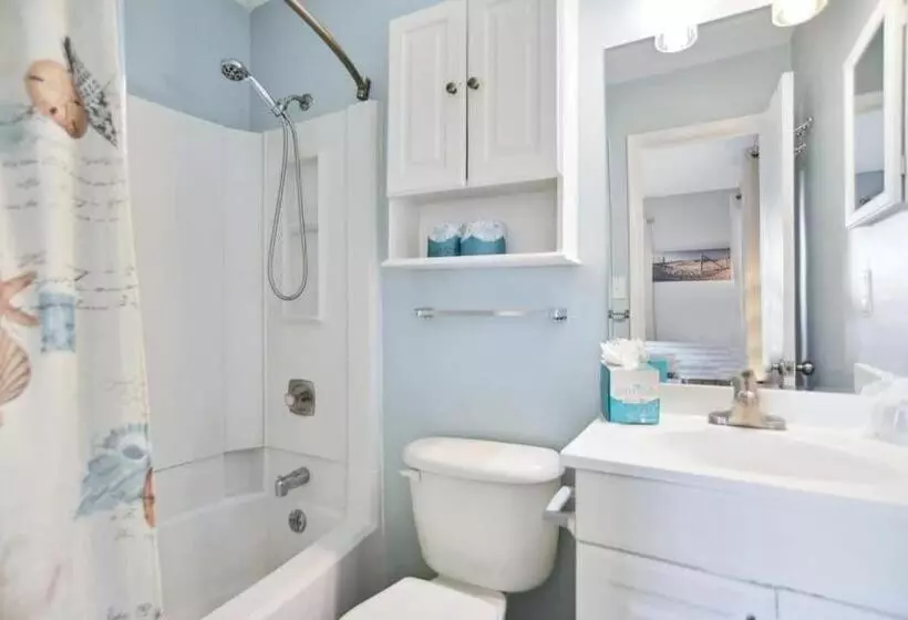 5 Stars Peaceful Condo   7 Min Walk To The Beach