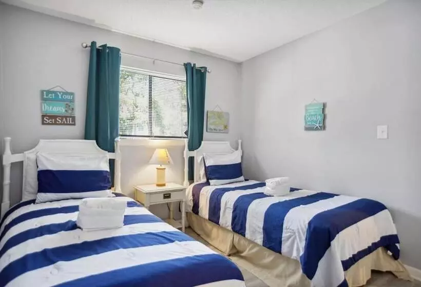 5 Stars Peaceful Condo   7 Min Walk To The Beach