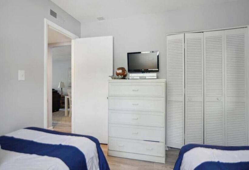 5 Stars Peaceful Condo 7 Min Walk To The Beach