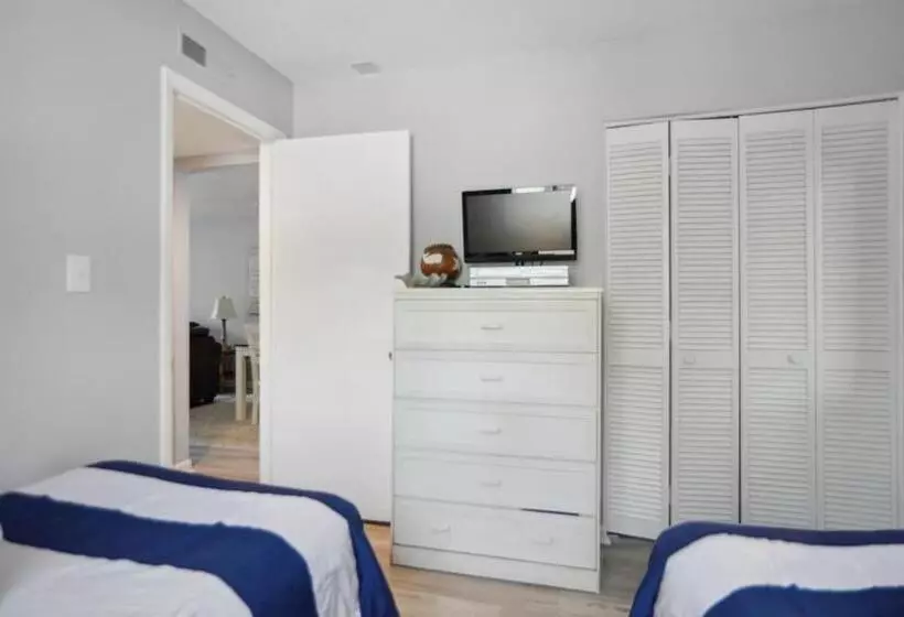 5 Stars Peaceful Condo   7 Min Walk To The Beach