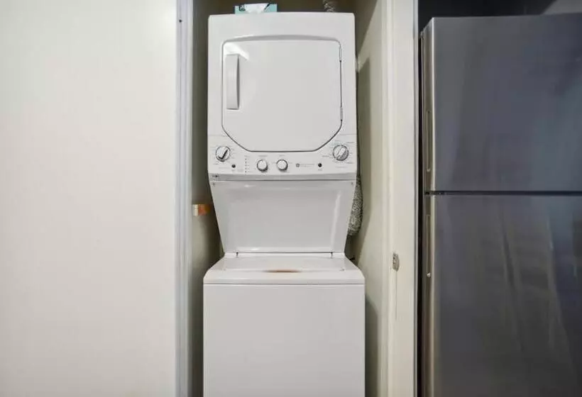 5 Stars Peaceful Condo   7 Min Walk To The Beach