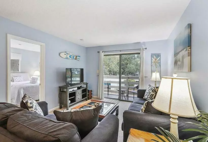 5 Stars Peaceful Condo   7 Min Walk To The Beach