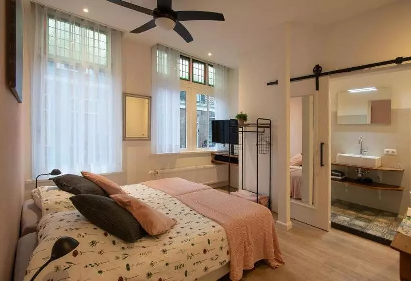 ベッドアンドブレックファースト Lekkerwegbijleeuwen, 1 Minuut Naar Hartje Centrum