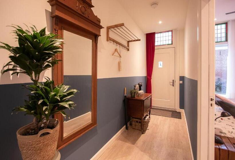 Bed and Breakfast Lekkerwegbijleeuwen, 1 Minuut Naar Hartje Centrum