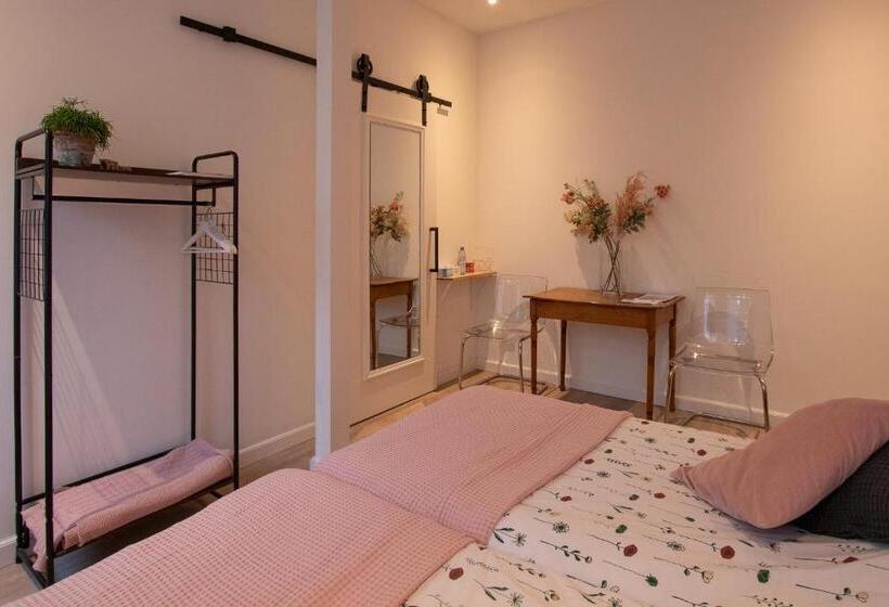 Bed and Breakfast Lekkerwegbijleeuwen, 1 Minuut Naar Hartje Centrum