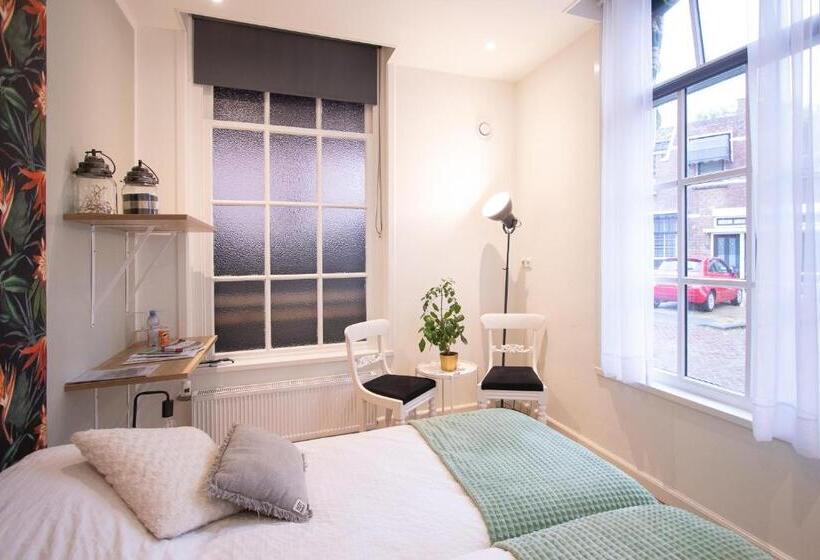 Bed and Breakfast Lekkerwegbijleeuwen, 1 Minuut Naar Hartje Centrum