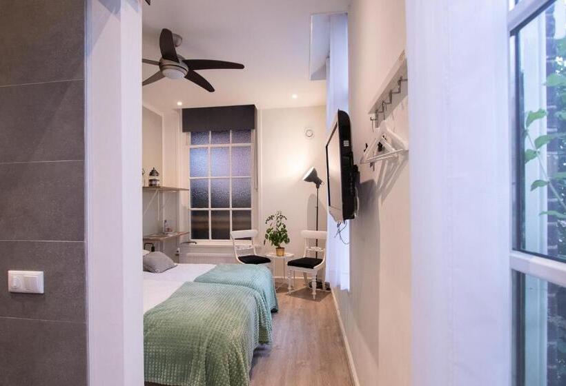 Bed and Breakfast Lekkerwegbijleeuwen, 1 Minuut Naar Hartje Centrum