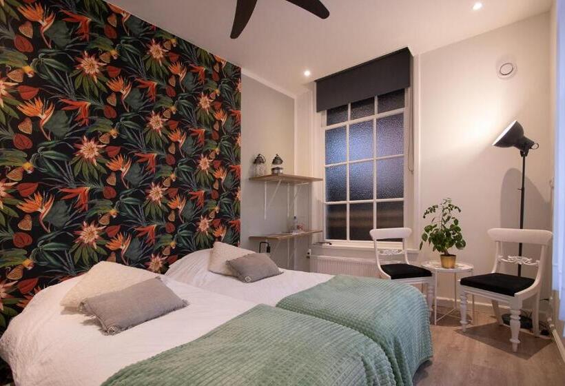 Bed and Breakfast Lekkerwegbijleeuwen, 1 Minuut Naar Hartje Centrum