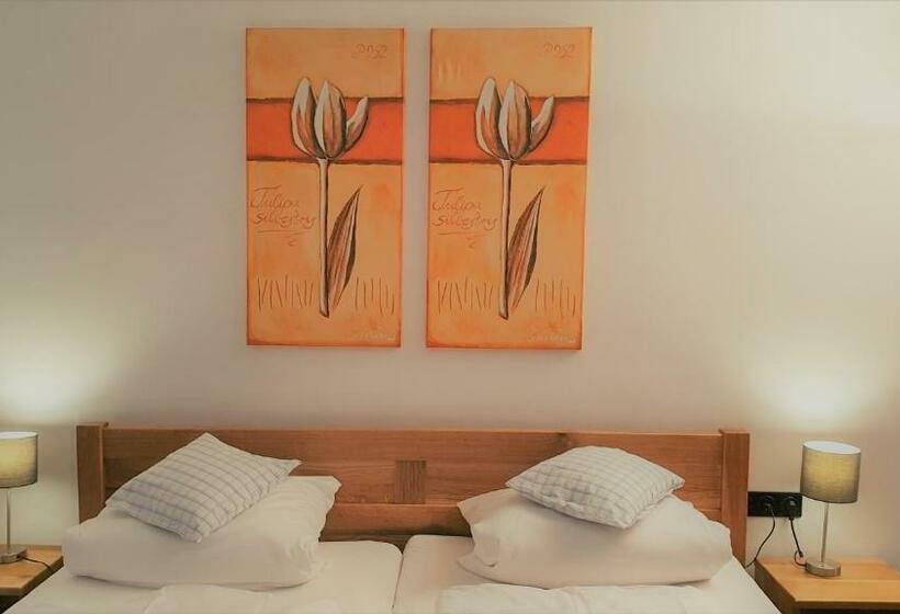 Отель Wirtshaus Zum Baumbach