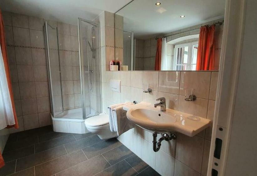 Отель Wirtshaus Zum Baumbach