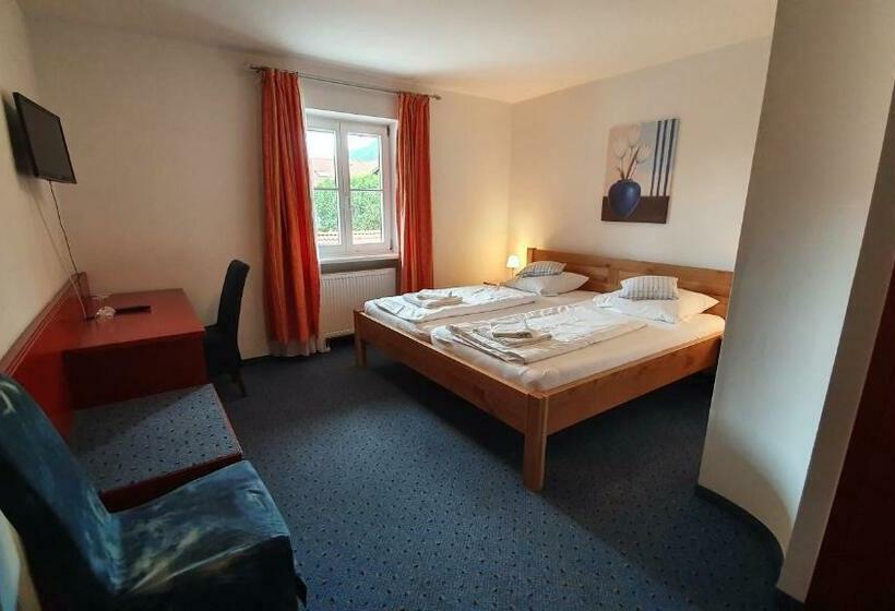 Отель Wirtshaus Zum Baumbach