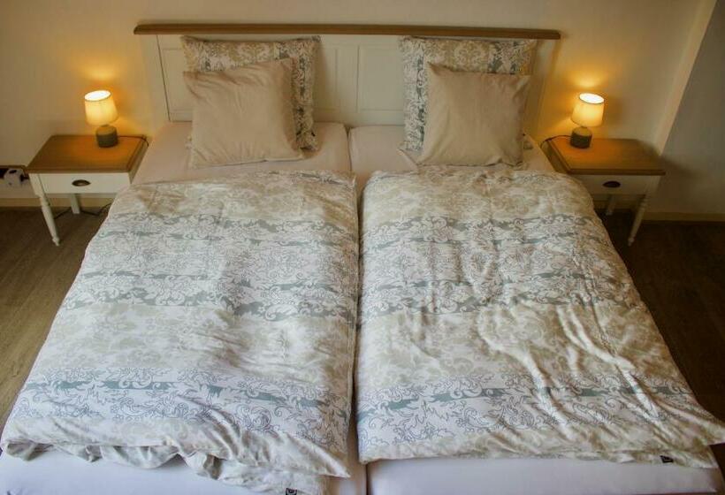 ベッドアンドブレックファースト Au Lavoir Du Serein La Billaude Et La Langouette