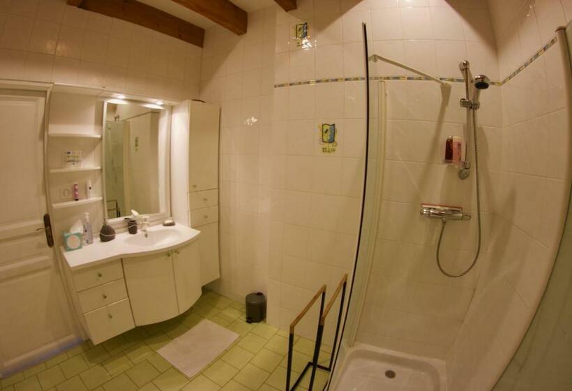 ベッドアンドブレックファースト Au Lavoir Du Serein La Billaude Et La Langouette