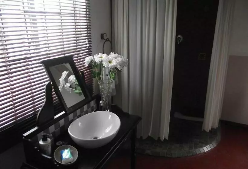 ベッドアンドブレックファースト Lavender Rose